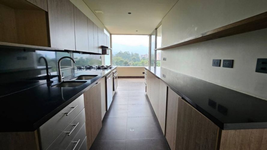 Apartamento de 3 alcobas en venta en San Lucas, Medellín, 270 m² · foto 6 de 18