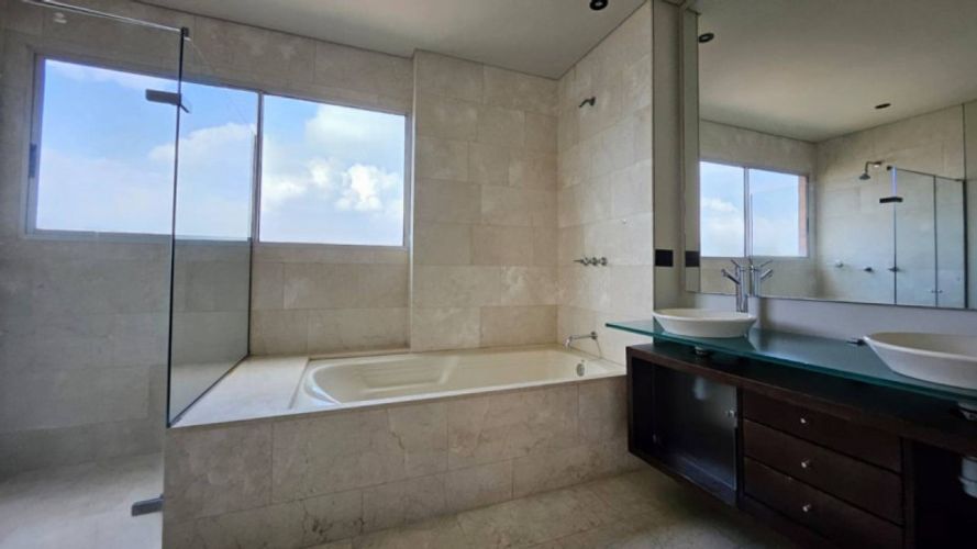 Apartamento de 3 alcobas en venta en San Lucas, Medellín, 270 m² · foto 17 de 18