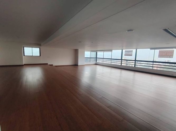 Apartamento de 4 alcobas en arriendo en San Lucas, Medellín, 500 m² · foto 2 de 18