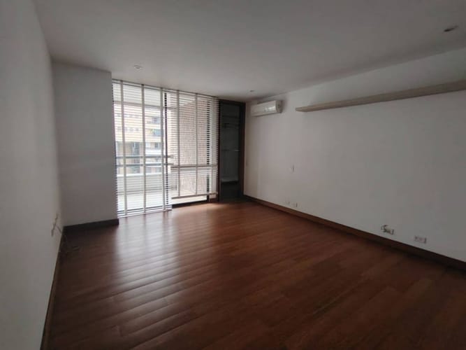 Apartamento de 4 alcobas en arriendo en San Lucas, Medellín, 500 m² · foto 5 de 18