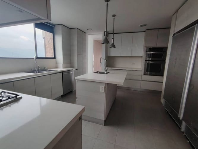 Apartamento de 4 alcobas en arriendo en San Lucas, Medellín, 500 m² · foto 10 de 18