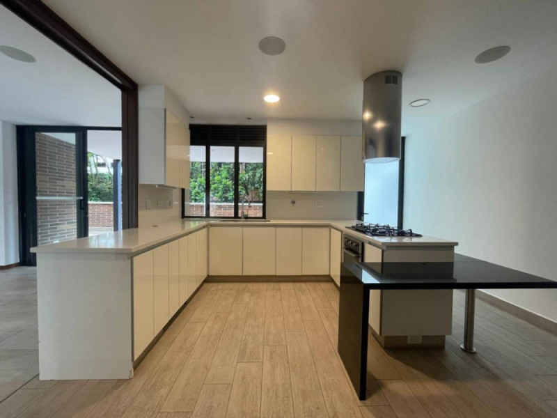 Apartamento en arriendo en El Poblado, Medellín · foto 7 de 18