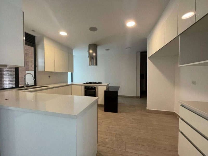 Apartamento en arriendo en El Poblado, Medellín · foto 8 de 18