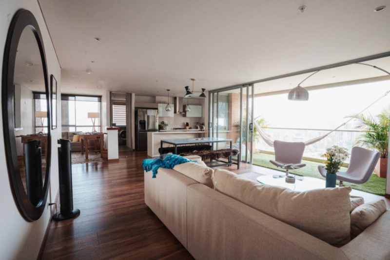 Apartamento en arriendo en El Poblado, Medellín · foto 2 de 21