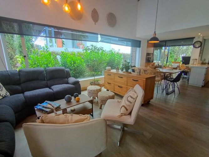 Casa de 3 alcobas en venta en Santa Elena, El Retiro, 237 m² · foto 2 de 18