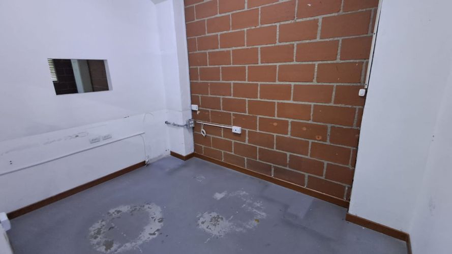 Bodega en arriendo en Cabañas, Bello, 220 m² · foto 2 de 12