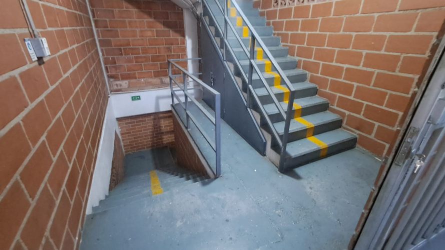 Bodega en arriendo en Cabañas, Bello, 220 m² · foto 4 de 12
