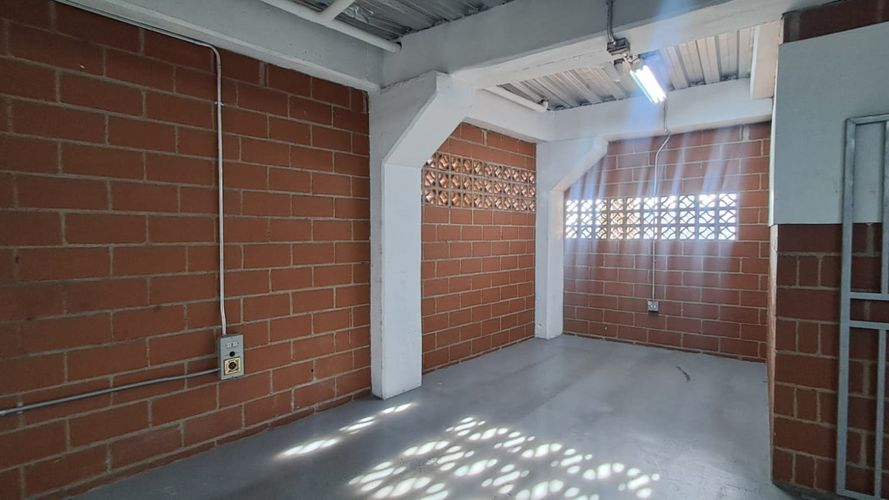 Bodega en arriendo en Cabañas, Bello, 220 m² · foto 5 de 12