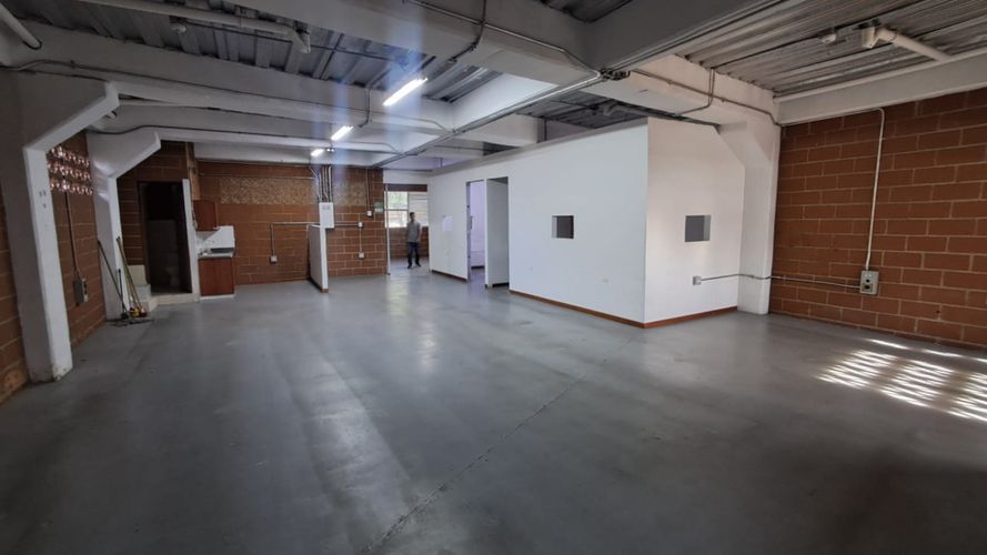 Bodega en arriendo en Cabañas, Bello, 220 m² · foto 7 de 12
