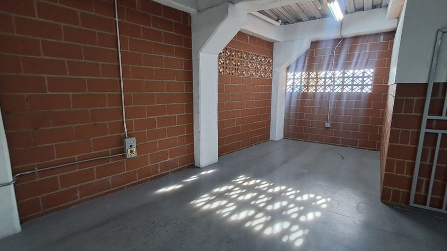 Bodega en arriendo en Cabañas, Bello, 220 m² · foto 9 de 12