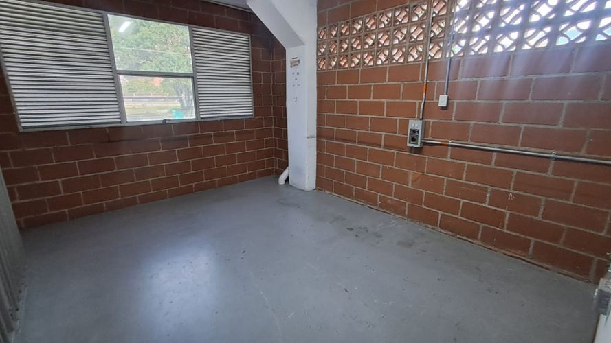Bodega en arriendo en Cabañas, Bello, 220 m² · foto 11 de 12