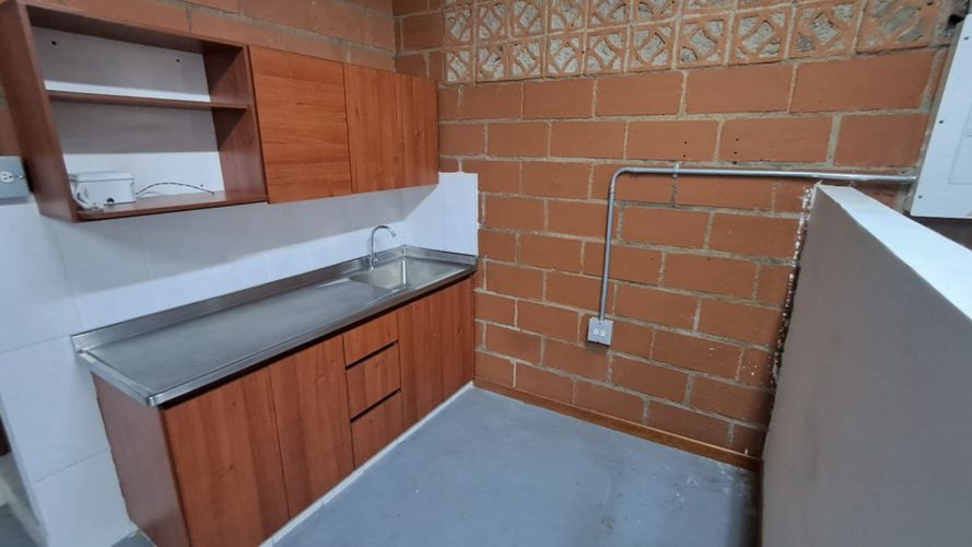 Bodega en arriendo en Cabañas, Bello, 220 m² · foto 12 de 12