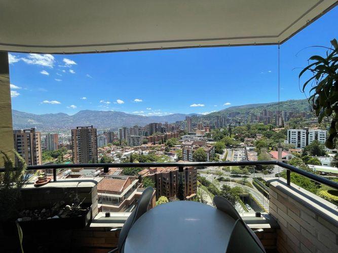Apartamento de 3 alcobas en venta en Los Balsos, Medellín, 101 m² · foto 3 de 11