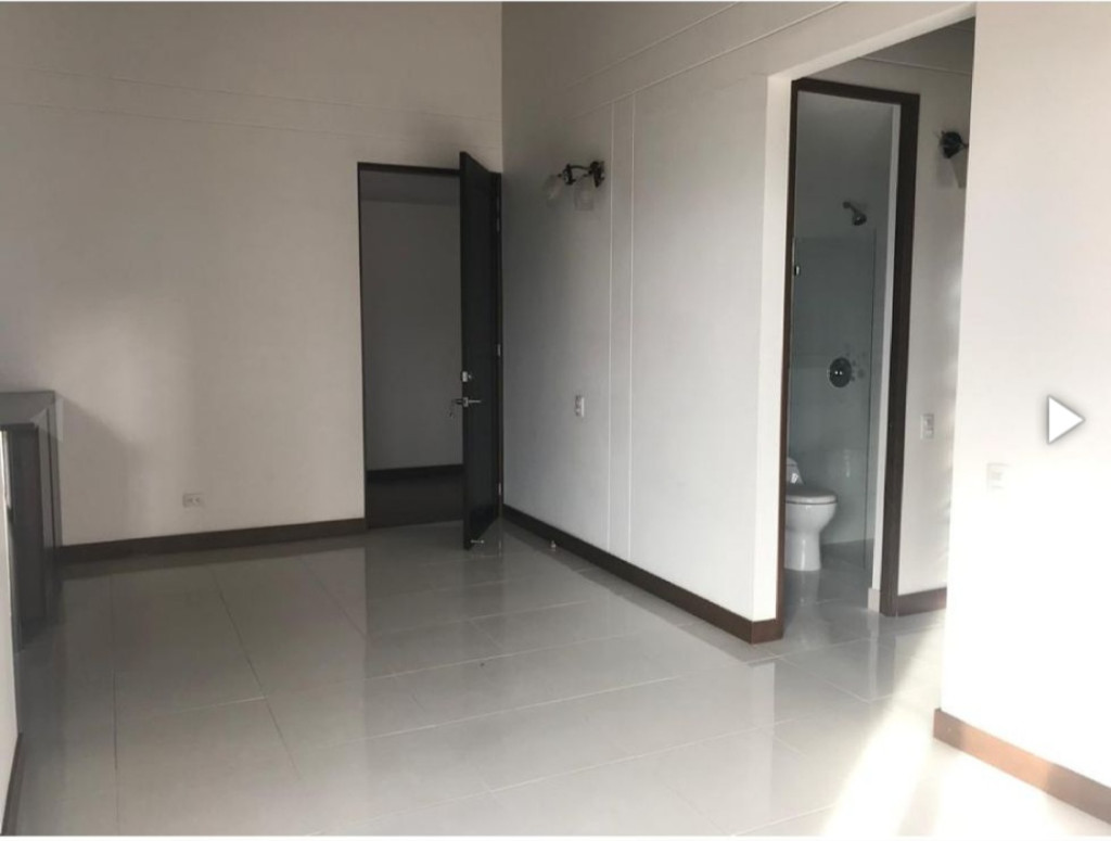 Apartamento en venta en El Esmeraldal, Envigado · foto 2 de 13