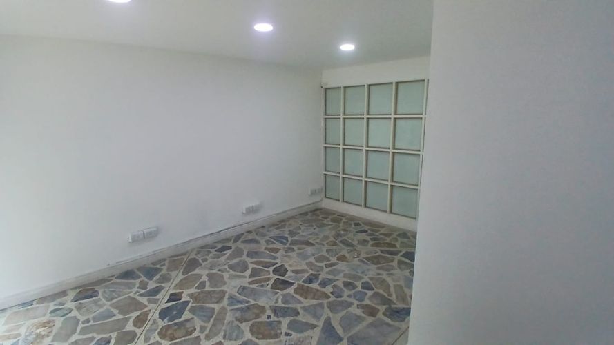 Local en arriendo en Laureles, Medellín, 18 m² · foto 2 de 4