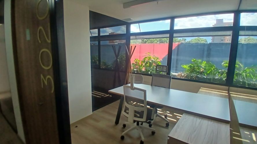 Oficina en arriendo en Estadio, Medellín, 10 m² · foto 2 de 4