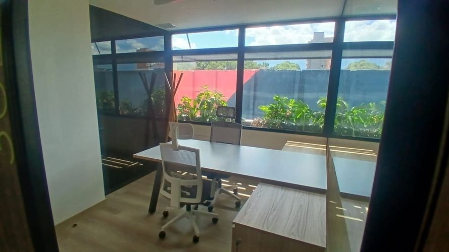 Oficina en arriendo en Estadio, Medellín, 10 m² · foto 3 de 4