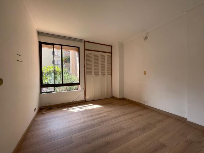 Apartamento de 3 alcobas en arriendo en Los Naranjos, Medellín, 106 m² · foto 3 de 10