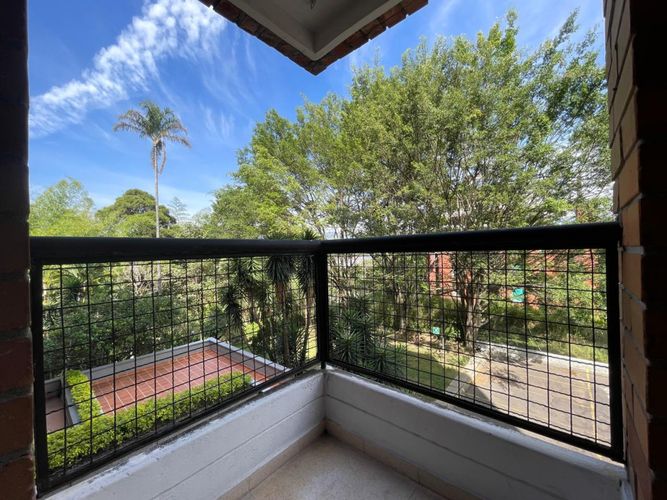 Apartamento de 3 alcobas en arriendo en Los Naranjos, Medellín, 106 m² · foto 4 de 10