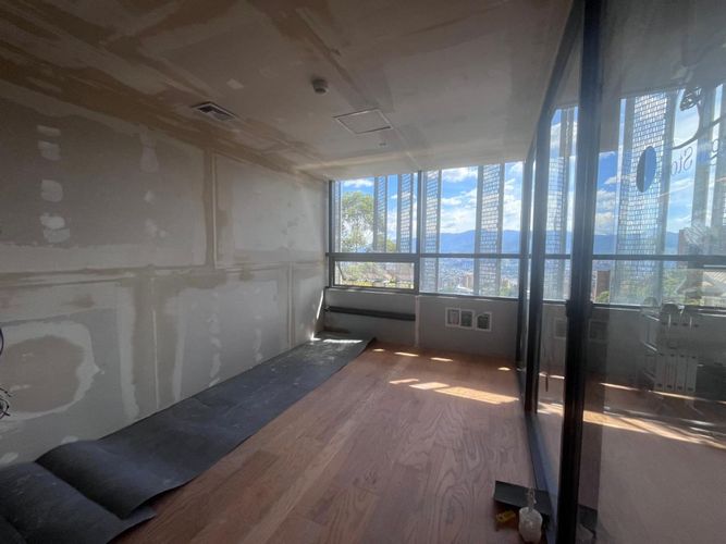 Oficina en arriendo en El Poblado, Medellín, 250 m² · foto 8 de 9