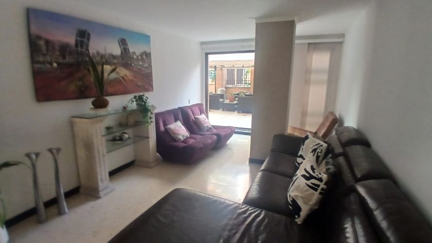 Apartamento de 3 alcobas en arriendo en San Joaquín, Medellín, 230 m² · foto 2 de 12