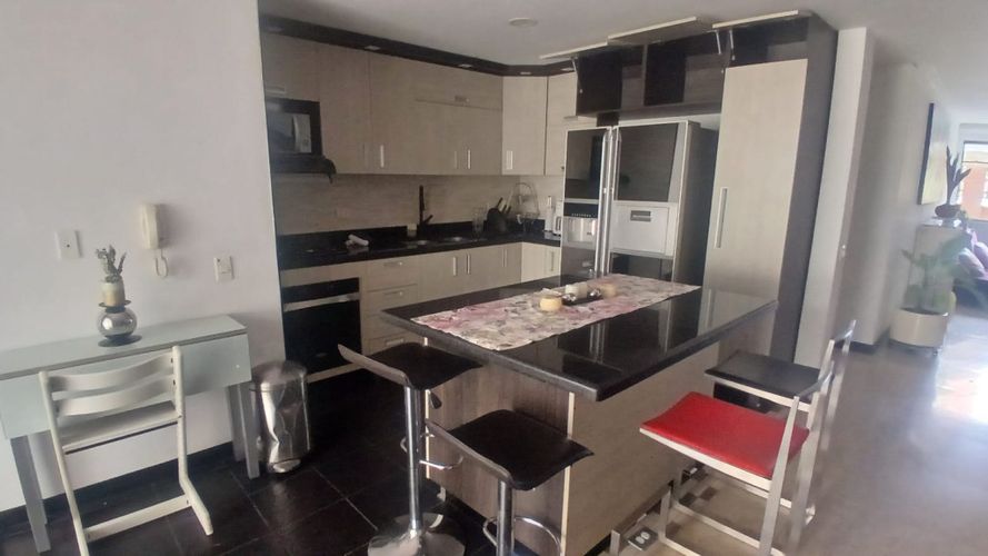 Apartamento de 3 alcobas en arriendo en San Joaquín, Medellín, 230 m² · foto 4 de 12