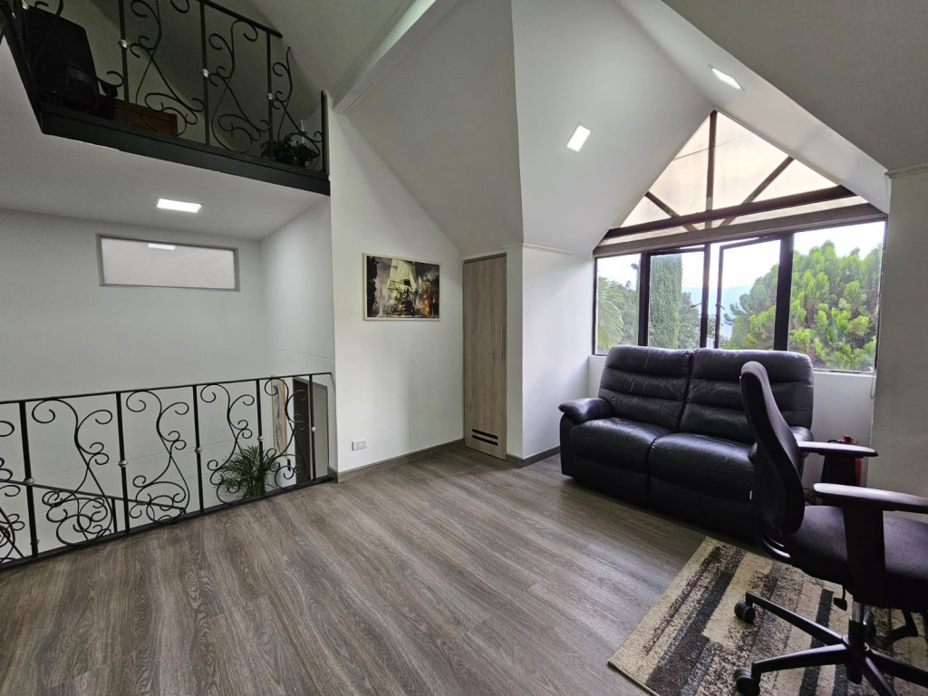 Casa en arriendo en El Poblado, Medellín · foto 5 de 23