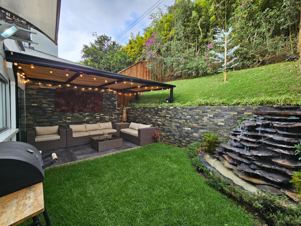 Casa en arriendo en El Poblado, Medellín · foto 9 de 23