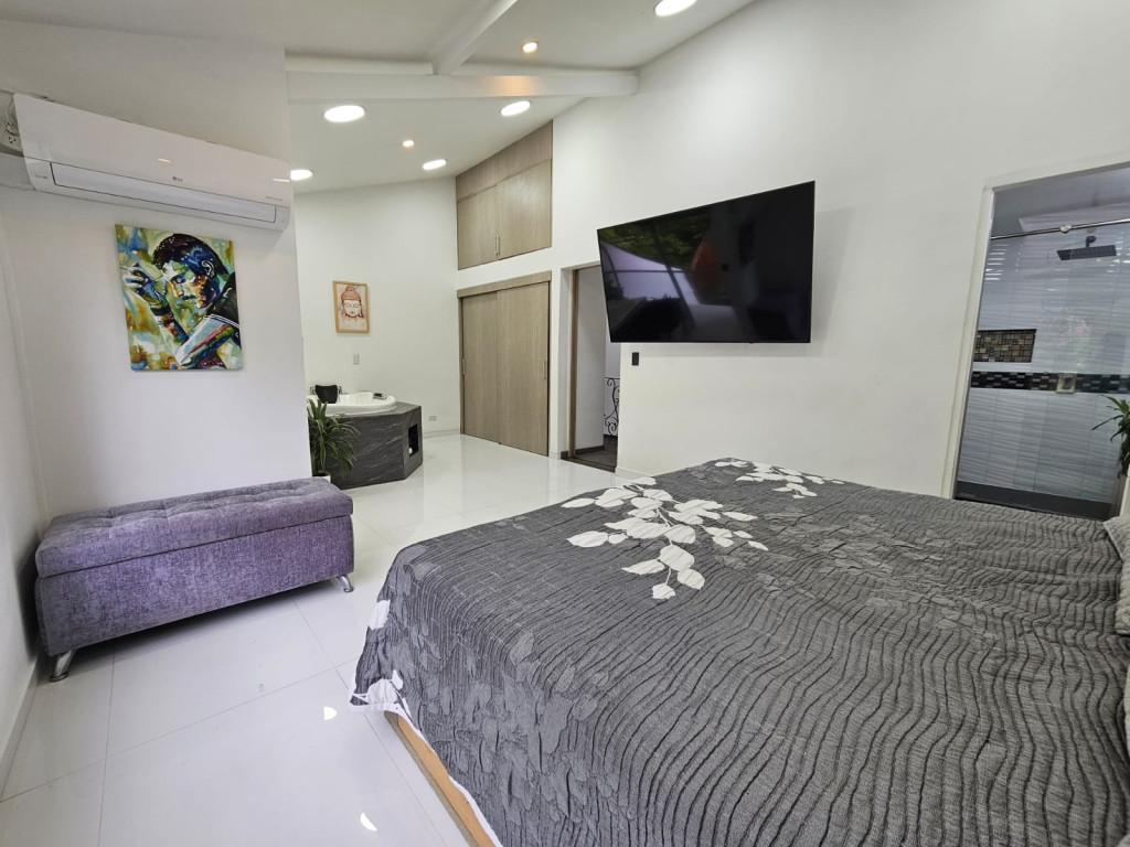 Casa en arriendo en El Poblado, Medellín · foto 14 de 23