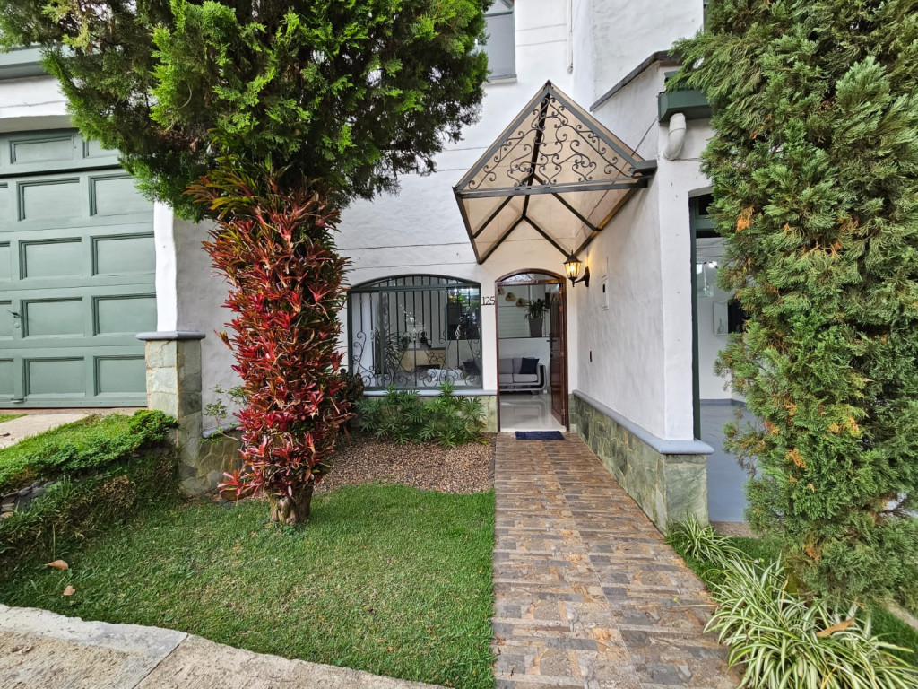 Casa en arriendo en El Poblado, Medellín · foto 15 de 23