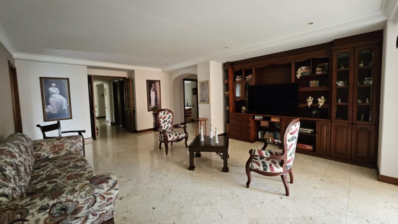 Apartamento de 4 alcobas en venta en La Florida, Medellín, 410 m² · foto 5 de 22