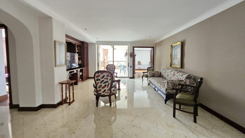 Apartamento de 4 alcobas en venta en La Florida, Medellín, 410 m² · foto 10 de 22