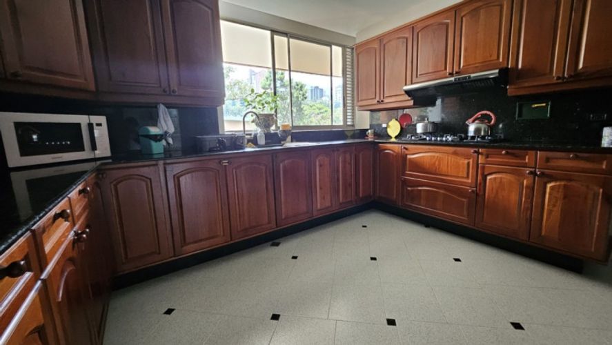 Apartamento de 4 alcobas en venta en La Florida, Medellín, 410 m² · foto 13 de 22