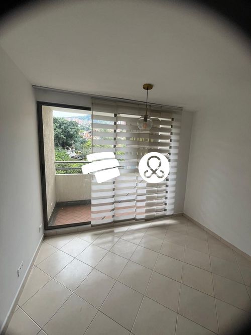 Apartamento de 3 alcobas en venta en Laureles, Medellín, 57 m² · foto 3 de 9
