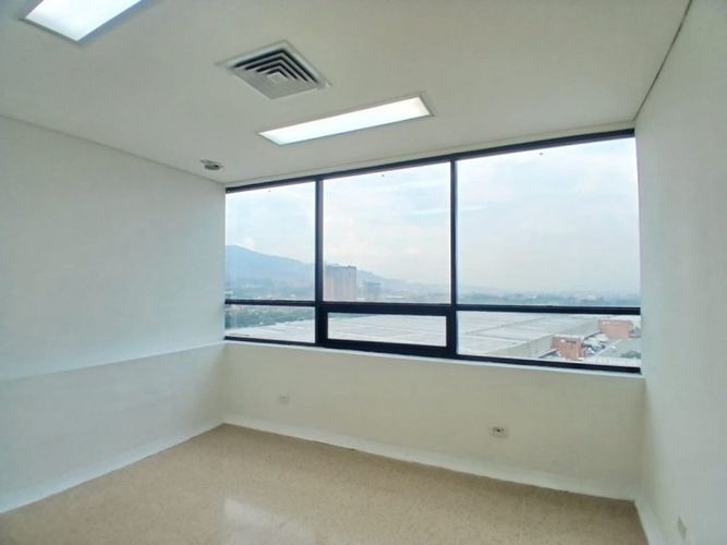 Oficina en arriendo en Las Vegas, Envigado, 32 m² · foto 5 de 10