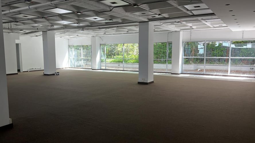 Local en arriendo en El Poblado, Medellín, 500 m² · foto 2 de 5