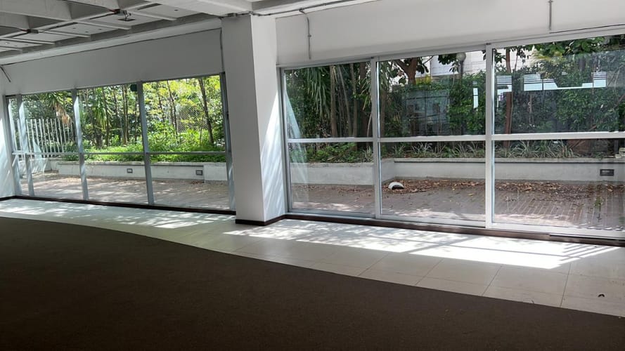 Local en arriendo en El Poblado, Medellín, 500 m² · foto 3 de 5