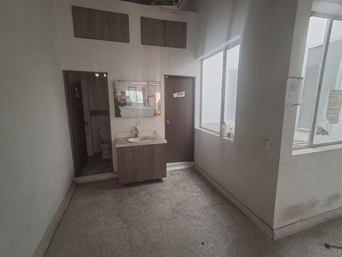 Bodega en arriendo en Cristo Rey, Medellín, 200 m² · foto 4 de 7