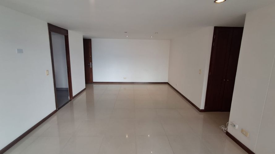 Apartamento de 3 alcobas en arriendo en El Poblado, Medellín, 105 m² · foto 3 de 15
