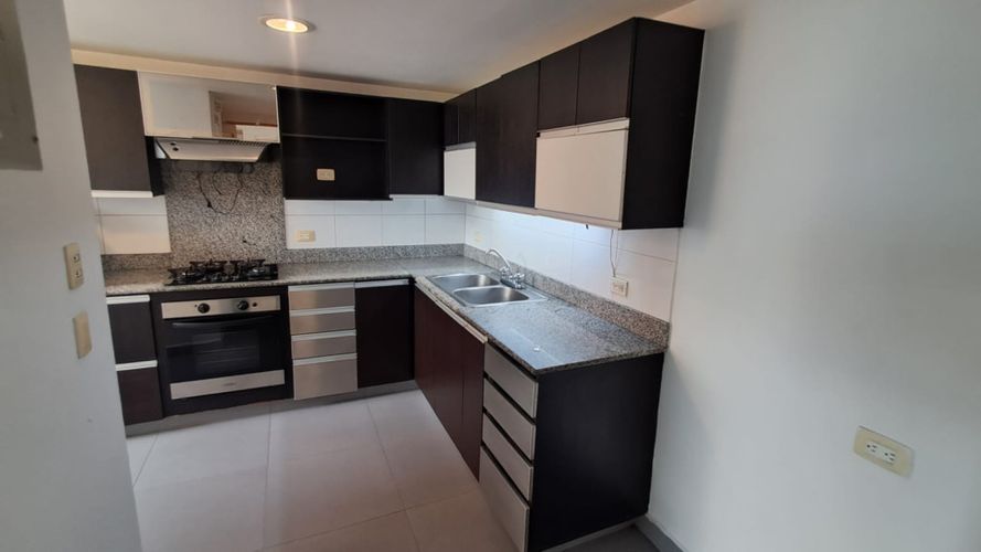 Apartamento de 3 alcobas en arriendo en El Poblado, Medellín, 105 m² · foto 5 de 15