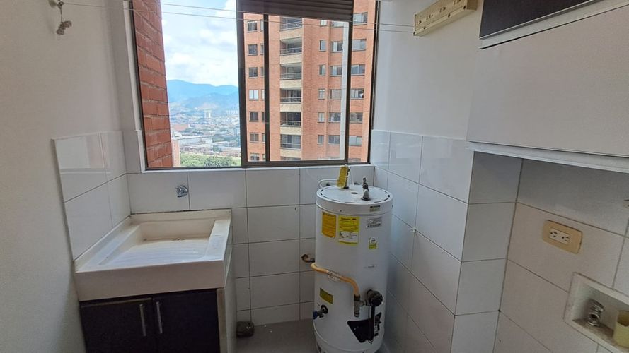 Apartamento de 3 alcobas en arriendo en El Poblado, Medellín, 105 m² · foto 10 de 15