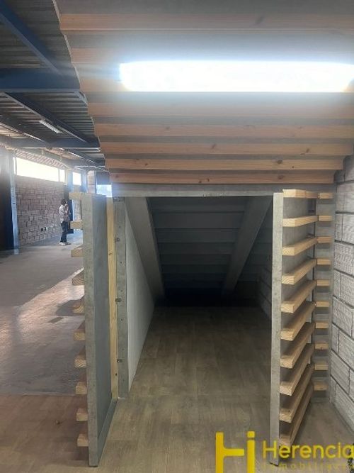 Bodega en venta en Trinidad, Medellín, 220 m² · foto 4 de 6