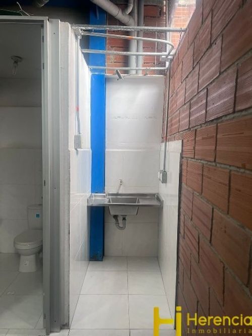 Bodega en venta en Trinidad, Medellín, 220 m² · foto 5 de 6