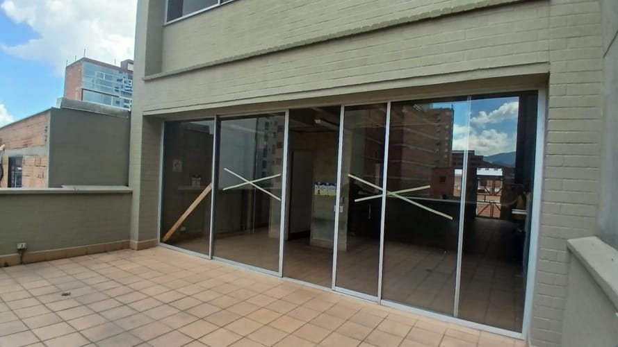 Bodega en arriendo en Colon, Medellín, 100 m² · foto 2 de 9