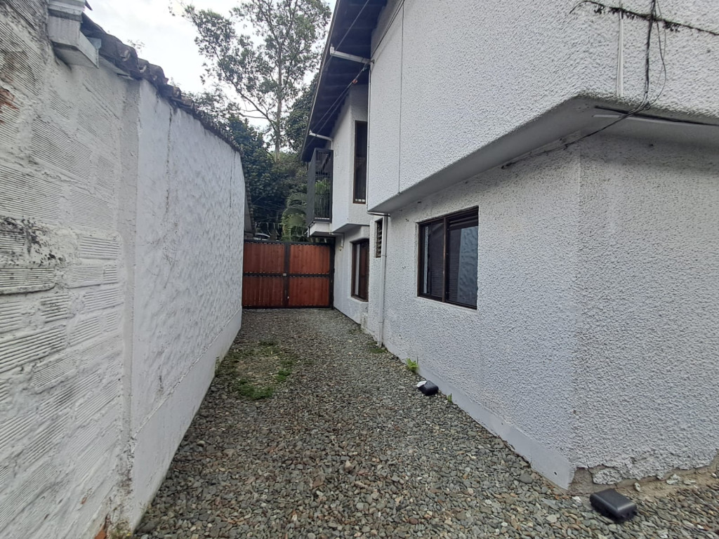 Casa en arriendo en El Poblado, Medellín · foto 4 de 24