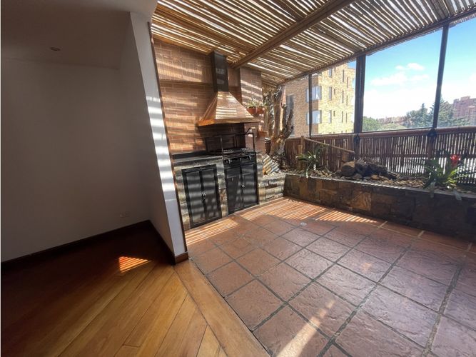 Apartamento de 3 alcobas en venta en Bella Suiza, Bogotá, 200 m² · foto 2 de 23