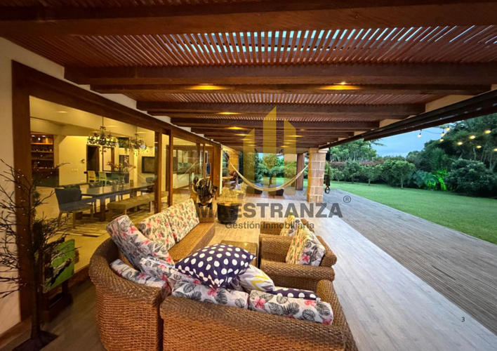 Casa de 5 alcobas en venta en Llano Grande, Rionegro, 840 m² · foto 3 de 6