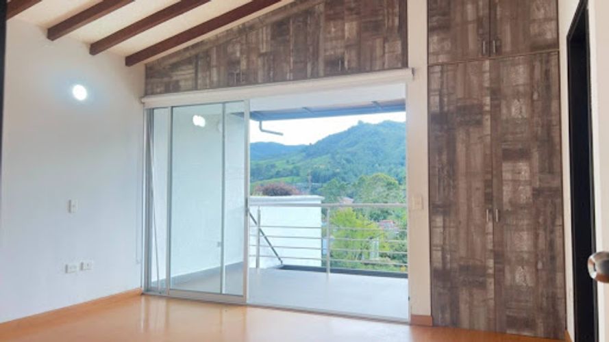Casa de 3 alcobas en venta en Santa Elena, El Retiro, 447 m² · foto 8 de 14