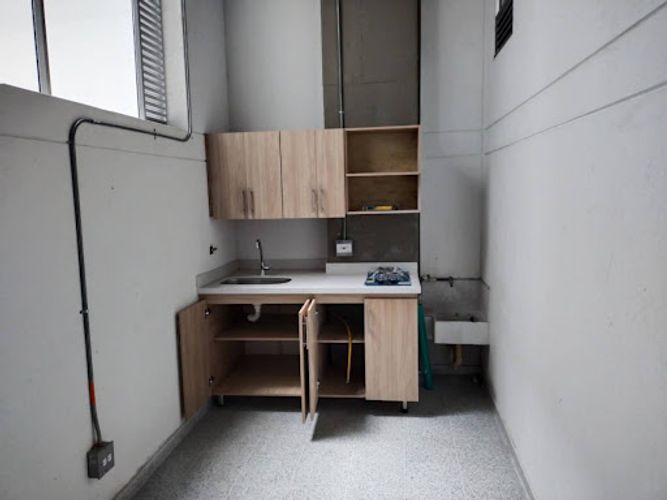 Bodega en arriendo en Belén San Bernardo, Medellín, 190 m² · foto 2 de 12