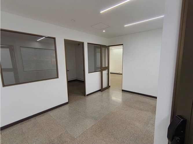 Bodega en arriendo en Prados De Sabaneta, Medellín, 3197 m² · foto 3 de 24